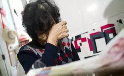 去給兒子送特產沒忍住打了孫子,兒子放桌子上的東西,我悔不當初