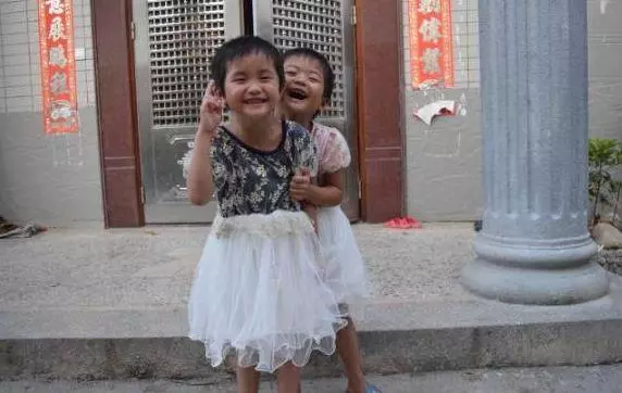妹妹出嫁我準備送輛車,臨上婚車聽她說的話,我把鑰匙放回兜里!