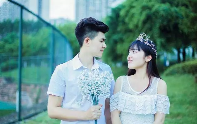 妹妹出嫁我準備送輛車,臨上婚車聽她說的話,我把鑰匙放回兜里!