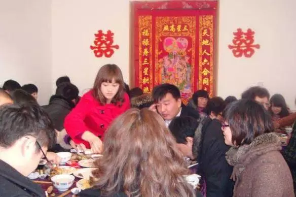 妹妹出嫁我準備送輛車,臨上婚車聽她說的話,我把鑰匙放回兜里!