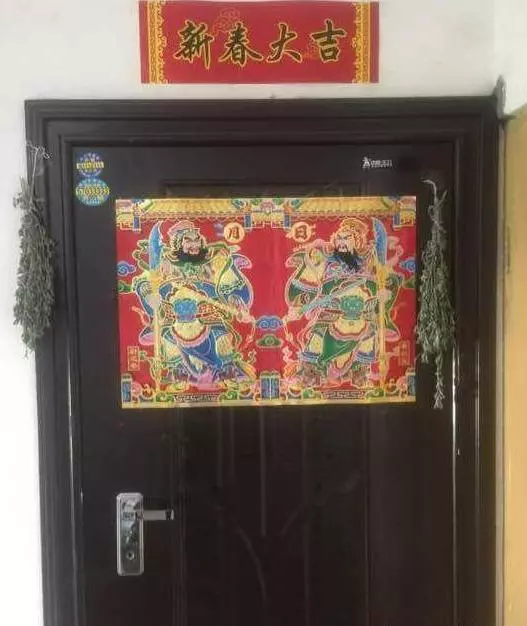 去老房子看望婆婆,剛到門口聽到熟悉的哭聲,我放下禮品轉身就走