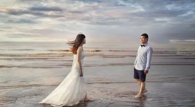 前夫去世五年我再婚,婚禮上前婆婆帶來一個人,看到他我淚流滿面
