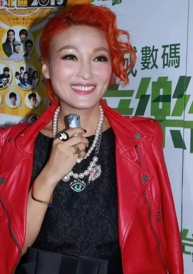 結婚六年依然膝下無子!49歲女星放棄人工受孕,低調領養圓當媽夢~