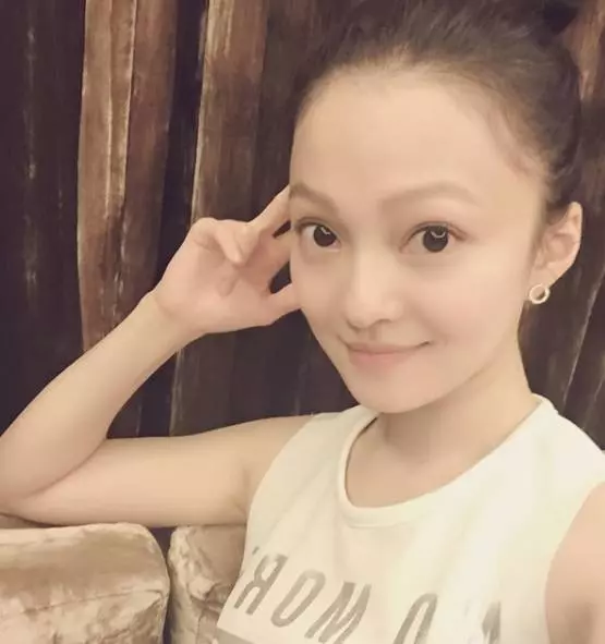 不只有私人小島!張韶涵「年收入破億」豪宅也超狂 走進後院「吊床+超大泳池」網讚:超會享受生活