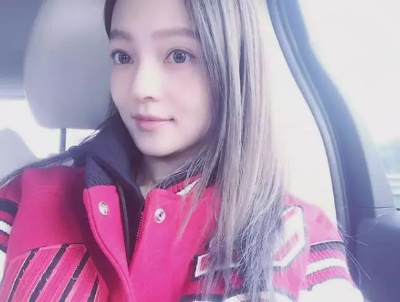 不只有私人小島!張韶涵「年收入破億」豪宅也超狂 走進後院「吊床+超大泳池」網讚:超會享受生活