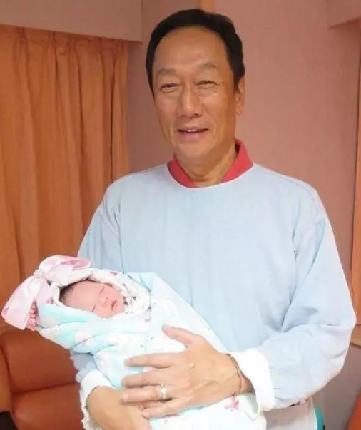 68歲郭台銘再當爹?妻子已懷豬寶寶,孩子之間最大差43歲!