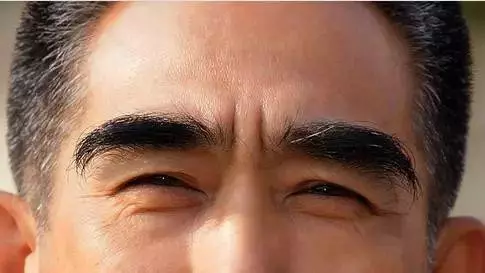 人積了陰德會在臉上留下痕跡,從你的印堂、眼下、脖子等5處,就能看出你的陰德深不深