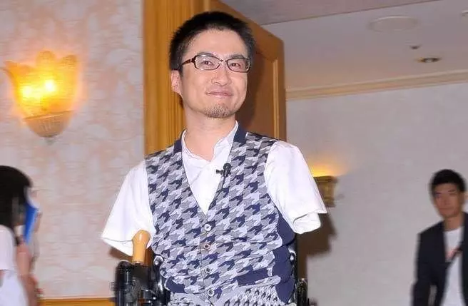 曾劈50女乙武洋匡要再婚了!新歡是正妹女大生..戰績完封魯蛇:哭了