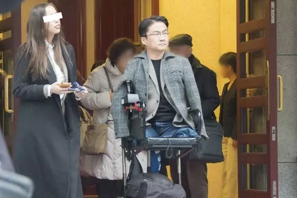 曾劈50女乙武洋匡要再婚了!新歡是正妹女大生..戰績完封魯蛇:哭了