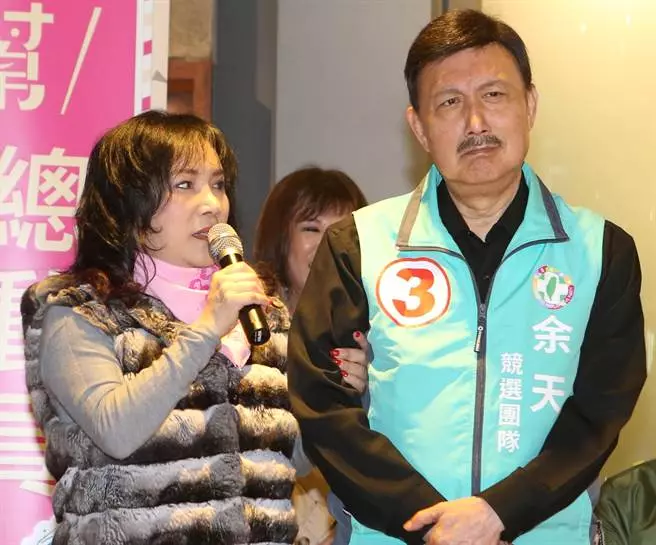 羅文嘉稱余天立委補選民調穩定領先 網諷：穩定有兩種 