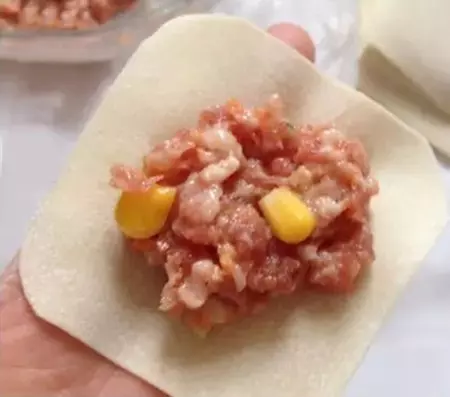 美食DIY-新鮮豬肉配上甜玉米和胡蘿卜,味道特別鮮美哦