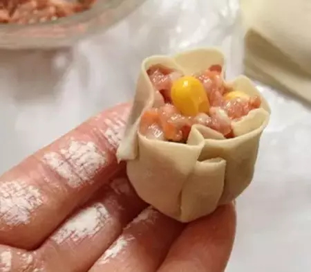 美食DIY-新鮮豬肉配上甜玉米和胡蘿卜,味道特別鮮美哦