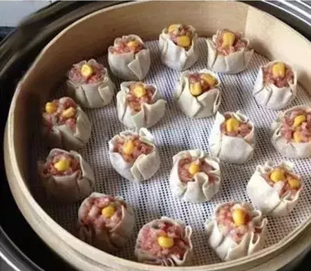 美食DIY-新鮮豬肉配上甜玉米和胡蘿卜,味道特別鮮美哦