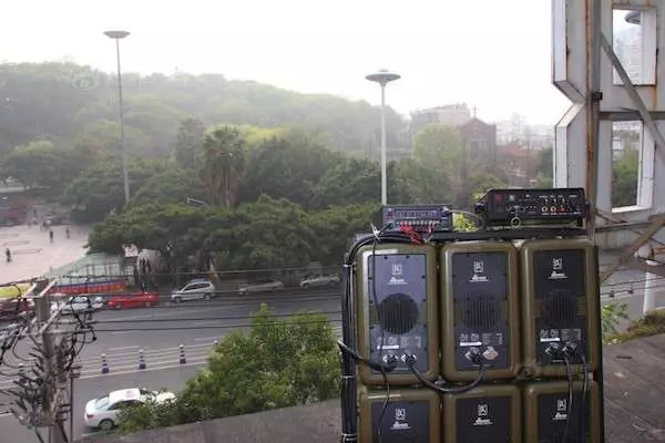 受不了大媽跳舞魔音穿腦 住戶氣到買120萬「音波炮」反攻 大媽全敗逃