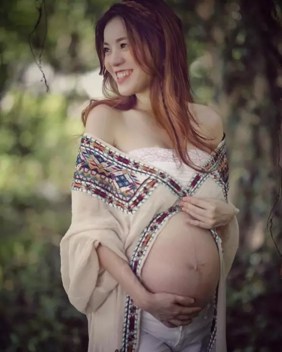 地方媽媽高鐵餵奶爆紅了!一彎腰「超巨育兒器彈出」乳量超豐沛…30歲↑乾兒子收不收? - Candymush 糖果村莊