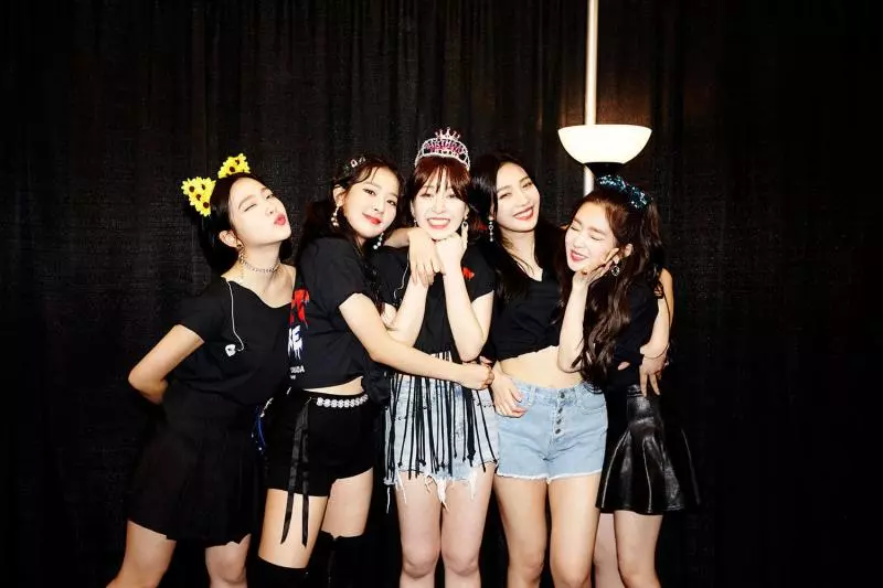 [Red Velvet][新聞]190301 RedVelvet在加拿大度過的WENDY的生日派對