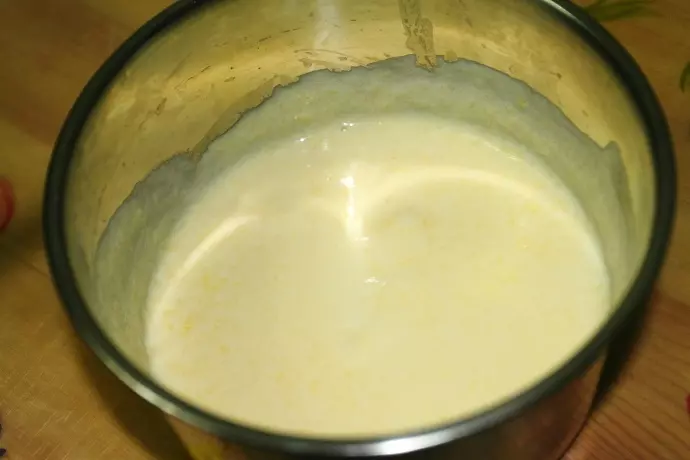 1瓶酸奶,4個雞蛋,教你做像奶酪一樣絲滑的酸奶蛋糕,入口即化