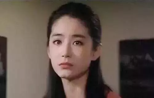 直擊林青霞40年前罕見舊照!「20歲完美神顏」至今無人能及 網友讚嘆:50年一見美人