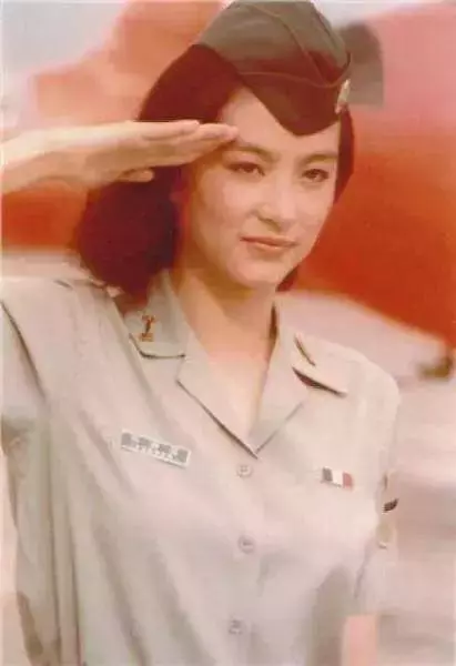 直擊林青霞40年前罕見舊照!「20歲完美神顏」至今無人能及 網友讚嘆:50年一見美人