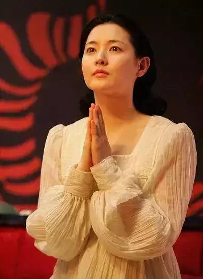 直擊林青霞40年前罕見舊照!「20歲完美神顏」至今無人能及 網友讚嘆:50年一見美人