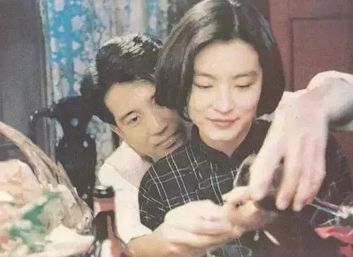 直擊林青霞40年前罕見舊照!「20歲完美神顏」至今無人能及 網友讚嘆:50年一見美人