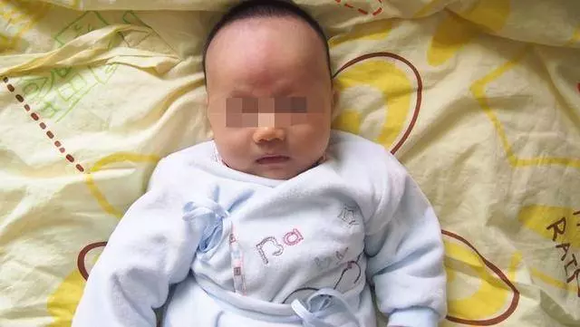 兒子三歲夭折,16年後丈夫執勤攔下劫匪車輛,看后座男孩,傻住!