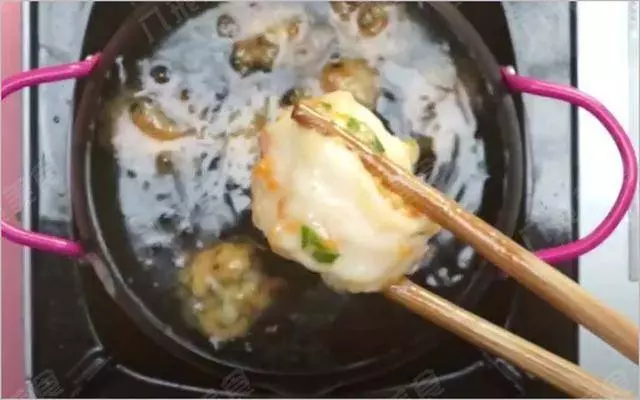 喜歡吃蝦仁的朋友不要錯過哦!秘制炸蝦仁,做法簡單只需四步