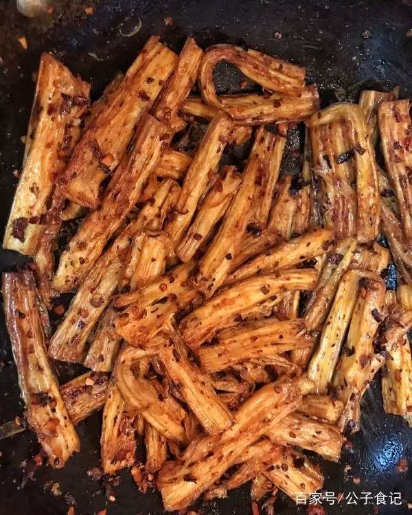 辣條不要出去買,自己在家做,0添加0失敗,麻辣鮮香,好吃又解饞