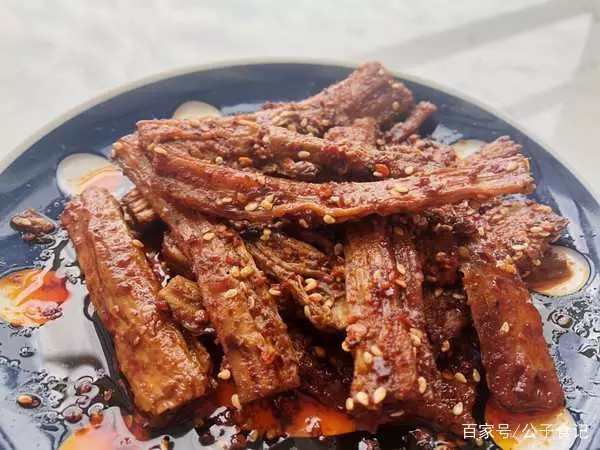 辣條不要出去買,自己在家做,0添加0失敗,麻辣鮮香,好吃又解饞