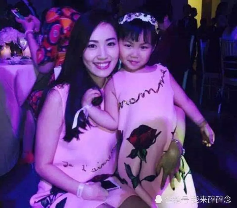 32歲馬蓉近照,終於現身顏值高了好幾倍,網友直呼笑起來真好看