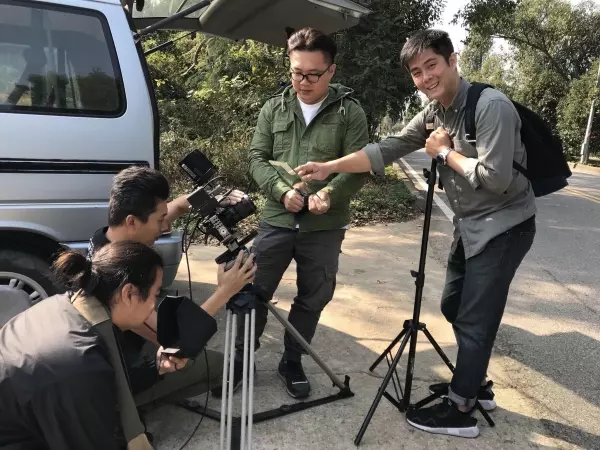 我姓「俗」啦!他對嘴演繹「超好笑客服對話」完全雞同鴨講!網笑推:法拉利姊版笑慘!