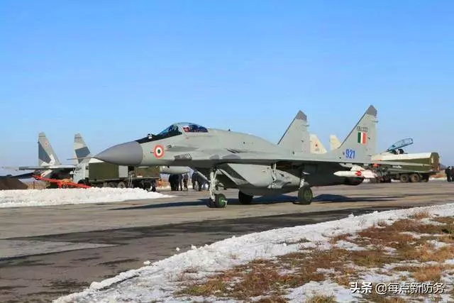印度空軍竟用幻影-2000挑戰梟龍,為啥不用米格-29和蘇-30?