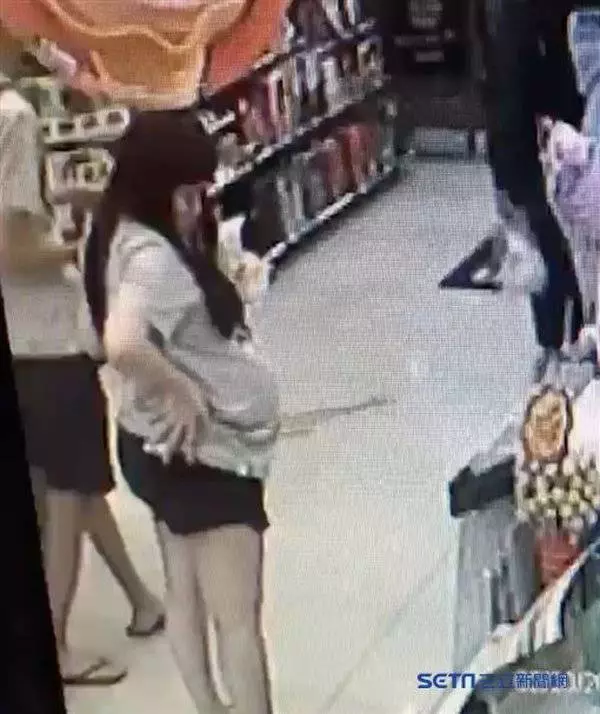 ◤新加坡情侶台灣產子棄嬰案◢ 女子挺孕肚撐腰照曝光!已經沒話好說!因該跑不掉死刑了!