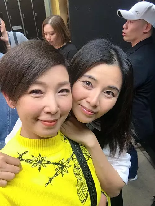 舊愛和老婆合照 鄭伊健不尷尬