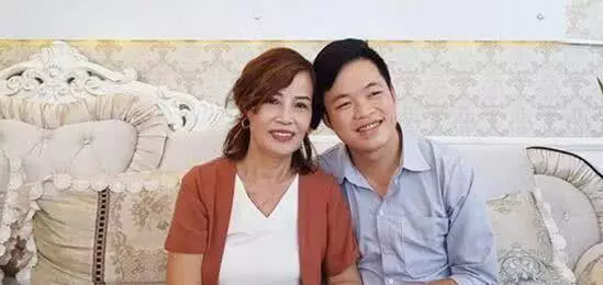 6旬女子嫁26歲小伙,婚後努力改變自己,怕丈夫吃醋只敢交女朋友