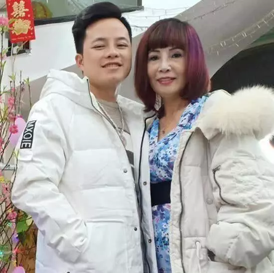 6旬女子嫁26歲小伙,婚後努力改變自己,怕丈夫吃醋只敢交女朋友