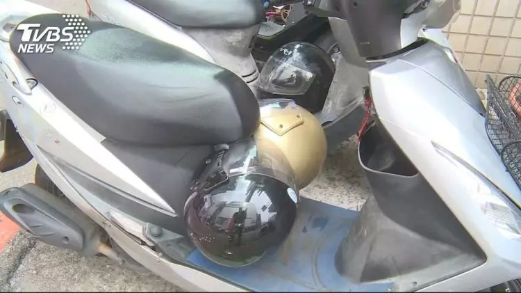 機車座墊卡住求鎖行…師傅「壓一下」300元!女怒留1星負評…討拍失敗反被網轟:三寶
