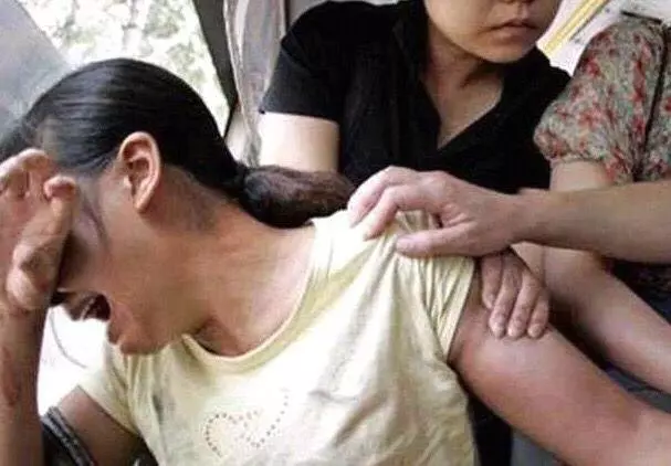 老公去世,婆婆把我和女兒趕出門,幾年後婆婆來求我救救小叔子