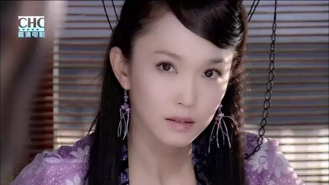 新加坡「國寶女星」范文芳初戀被劈腿,今終遇良人惜,48歲「凍齡童顏」張智霖都自愧不如!
