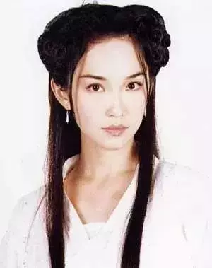 新加坡「國寶女星」范文芳初戀被劈腿,今終遇良人惜,48歲「凍齡童顏」張智霖都自愧不如!