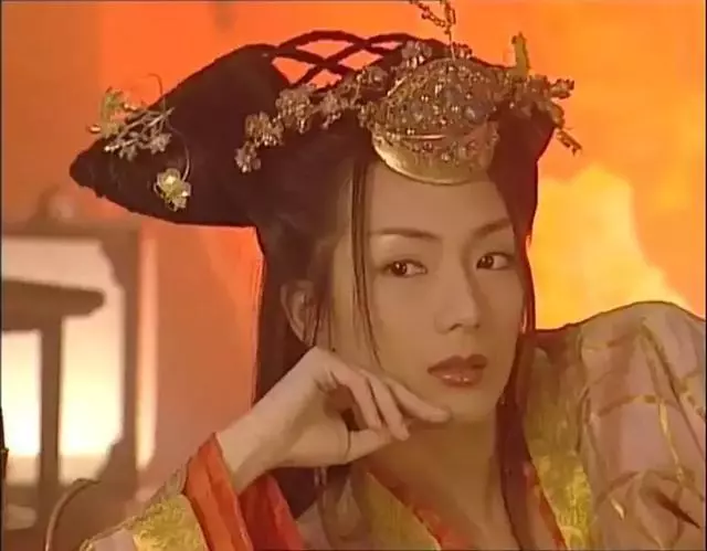 新加坡「國寶女星」范文芳初戀被劈腿,今終遇良人惜,48歲「凍齡童顏」張智霖都自愧不如!