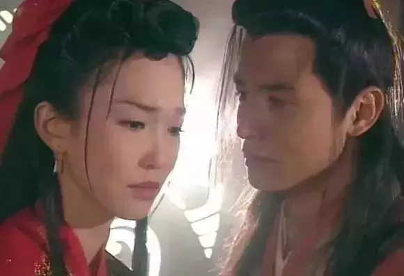 新加坡「國寶女星」范文芳初戀被劈腿,今終遇良人惜,48歲「凍齡童顏」張智霖都自愧不如!