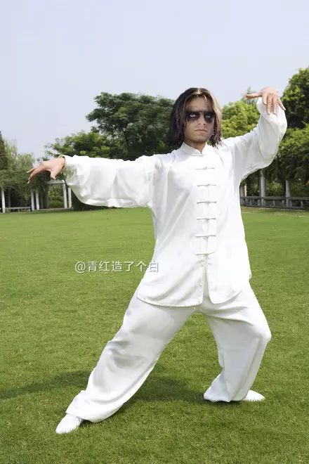 30張如果超級英雄出現在「中國街頭」的爆笑圖 洛基很適合幫人算命...