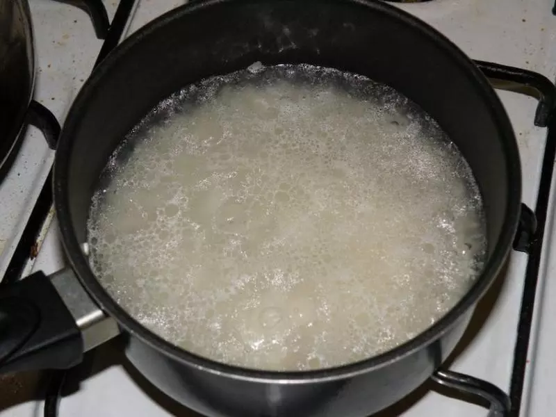 老公貼心幫煮飯味道卻好奇怪...她一看到「量杯」大崩潰