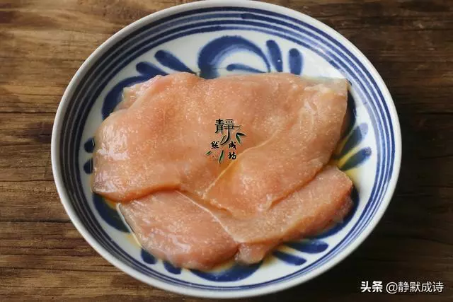 比牛肉便宜,比豬肉好吃,做法簡單,香嫩多汁,春天吃最好