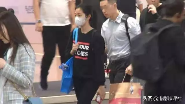 陳自瑤不甘回歸家庭仍想拼事業,素顏逛街買男士衛衣打破離婚傳聞!