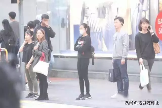陳自瑤不甘回歸家庭仍想拼事業,素顏逛街買男士衛衣打破離婚傳聞!