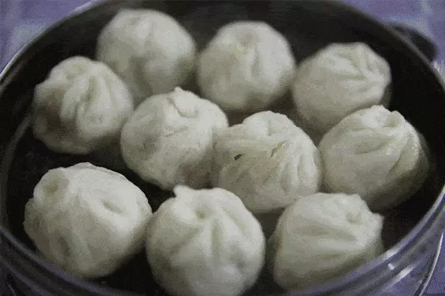 蒸包子時,為什麼剛打開鍋又白又宣,過一會就塌了?不懂可別亂說