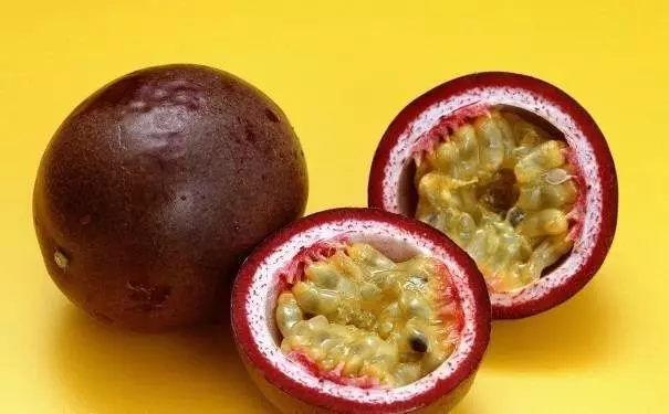 百香果藥效頂10個蘋果:止咳化痰、降低血壓、活血等功效,但百利卻有一害,1種人千萬不能吃