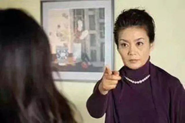 兒子帶女朋友回家,到屋裡發現我金鍊子不見,搜她的身我面如土色